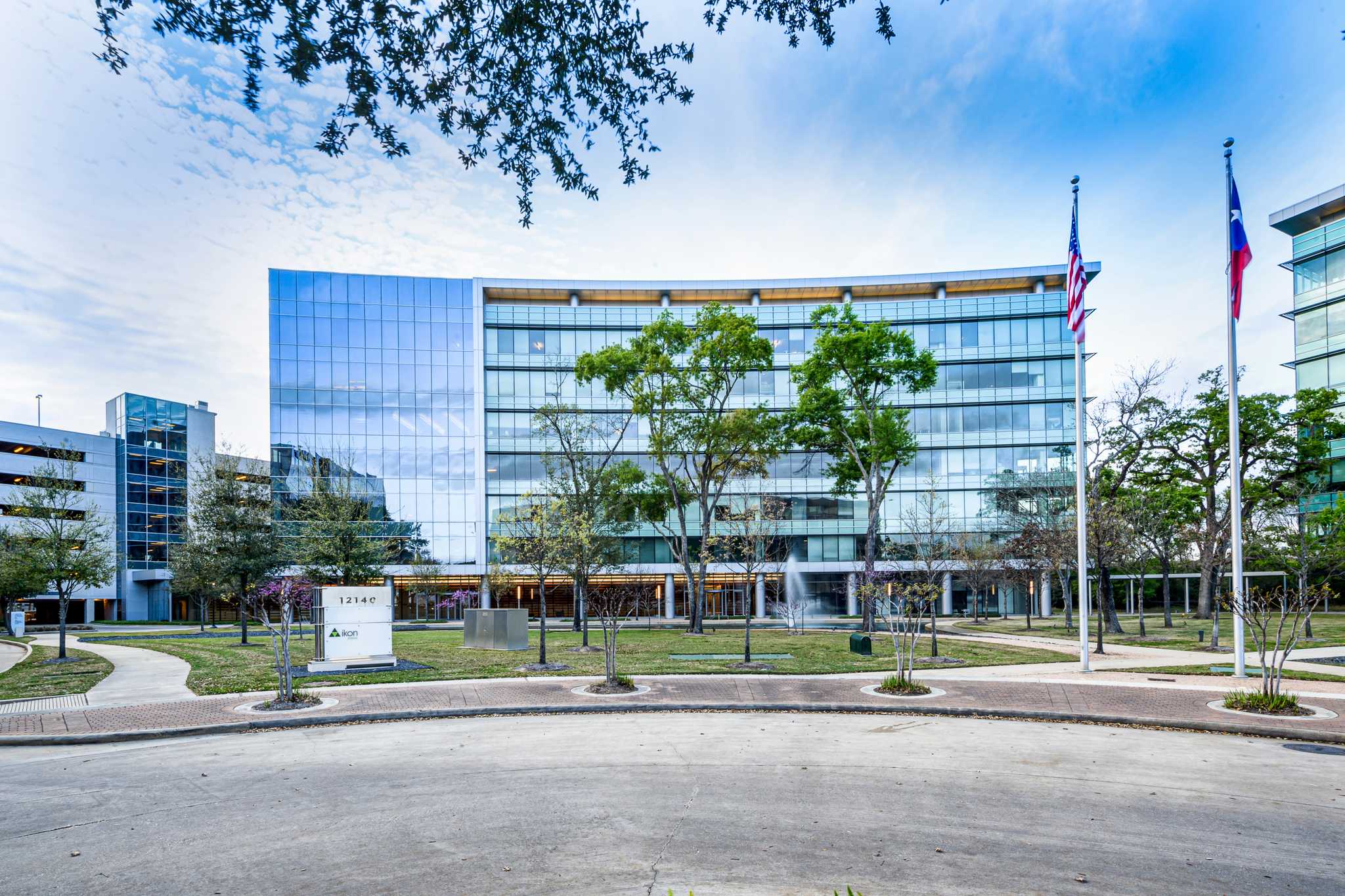 Avison Young negotiates 50,380-sf Class A office lease at Woodbranch Plaza III in Houston